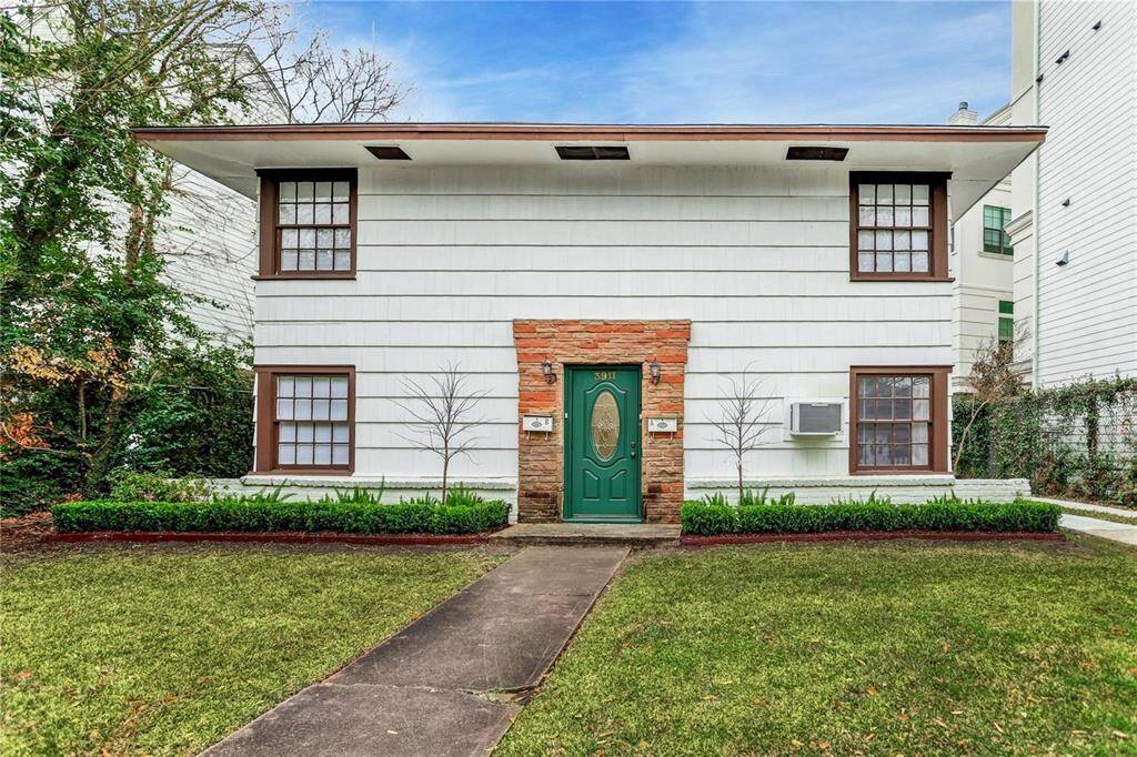 You'll love coming home to this charming pristine home nestled beautifully in the West University Area! Welcome Home!