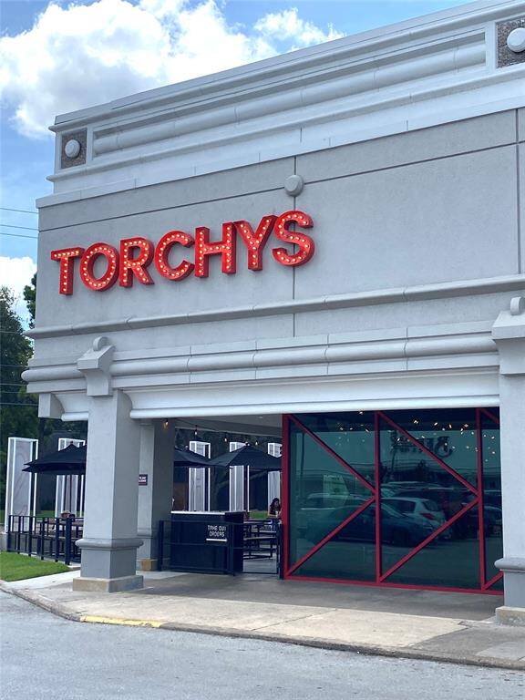 Endless eateries in all directions! Starbucks, Clebourne Cafeteria, Spec's, Torchy's, Skeeters, Berings and on & on!