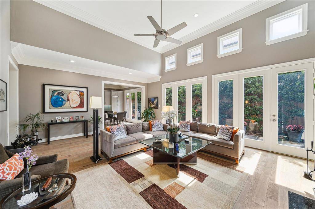 livng area with view toward kitchen and breakfast area