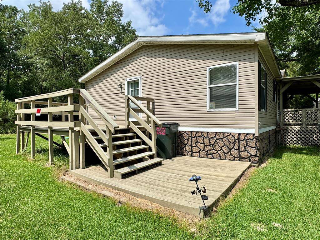 Convenient side deck to utilty room with 1/2 bath to the left and kitchen to the right. I LOVE IT!!