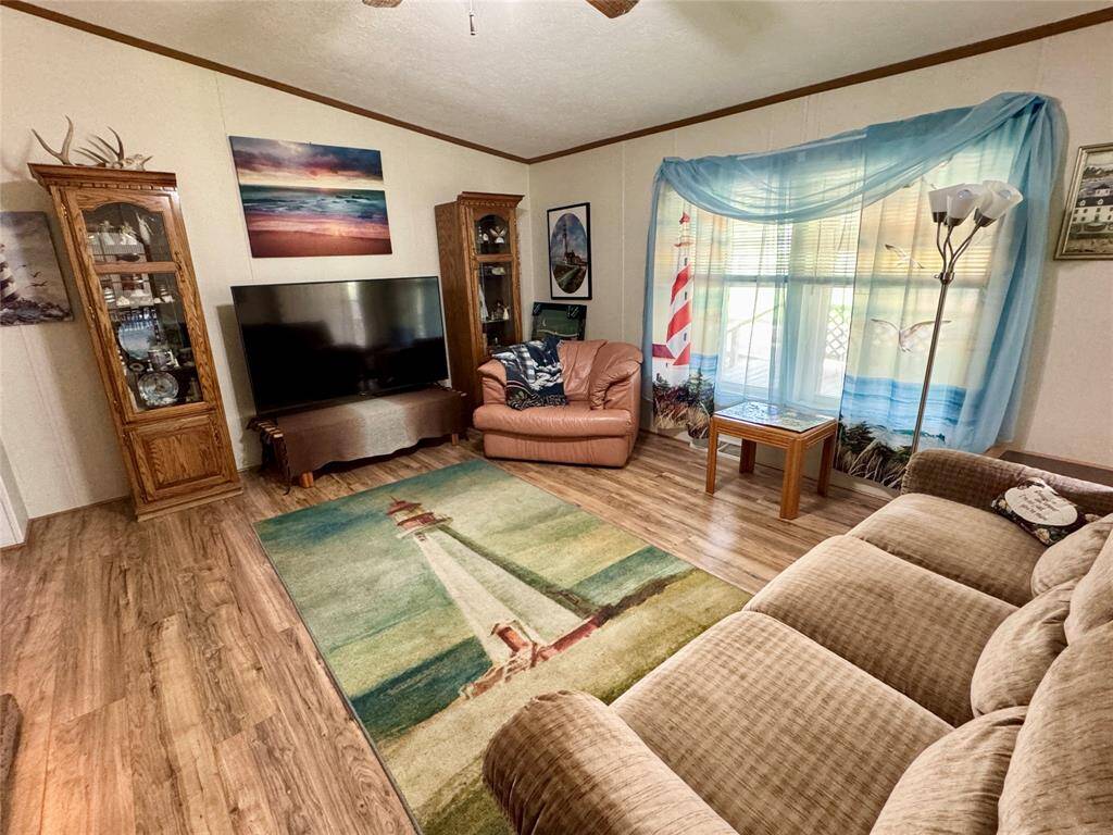 I love these laminate floor!