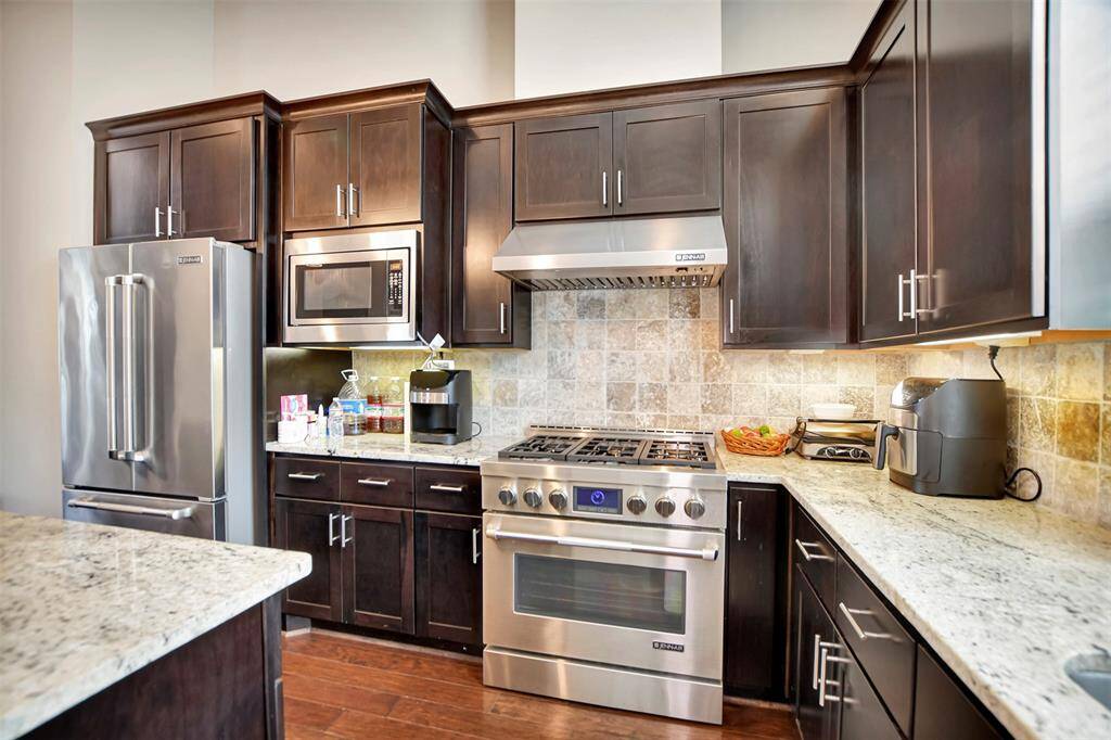 Delicate countertops and lots of counter space.