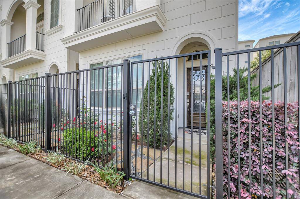Beautiful landscape front yard welcomes you to this charming home. There are two additonal parking spaces infront of the unit