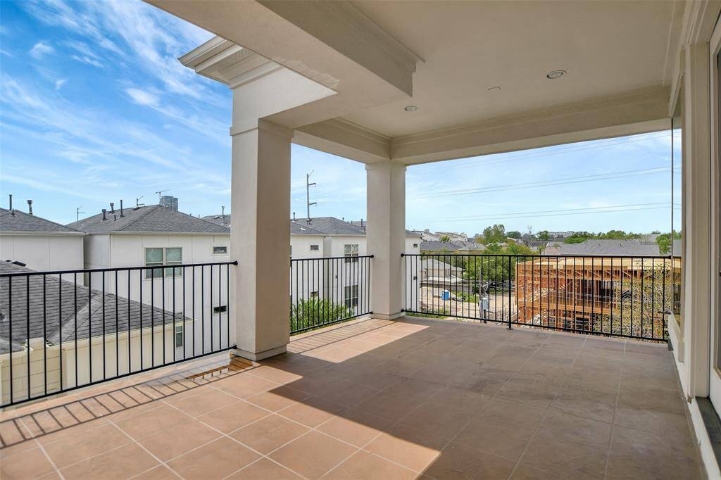 Large roof top with amazing views