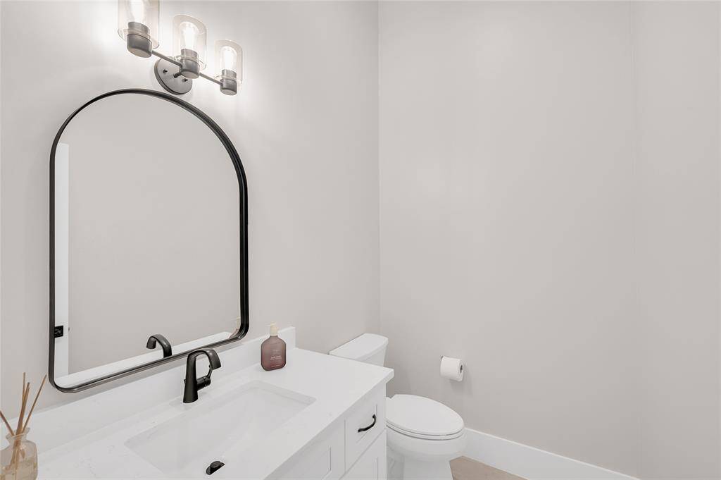 Half bath located off of mud bench