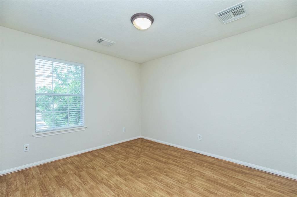 Upstairs hall bath