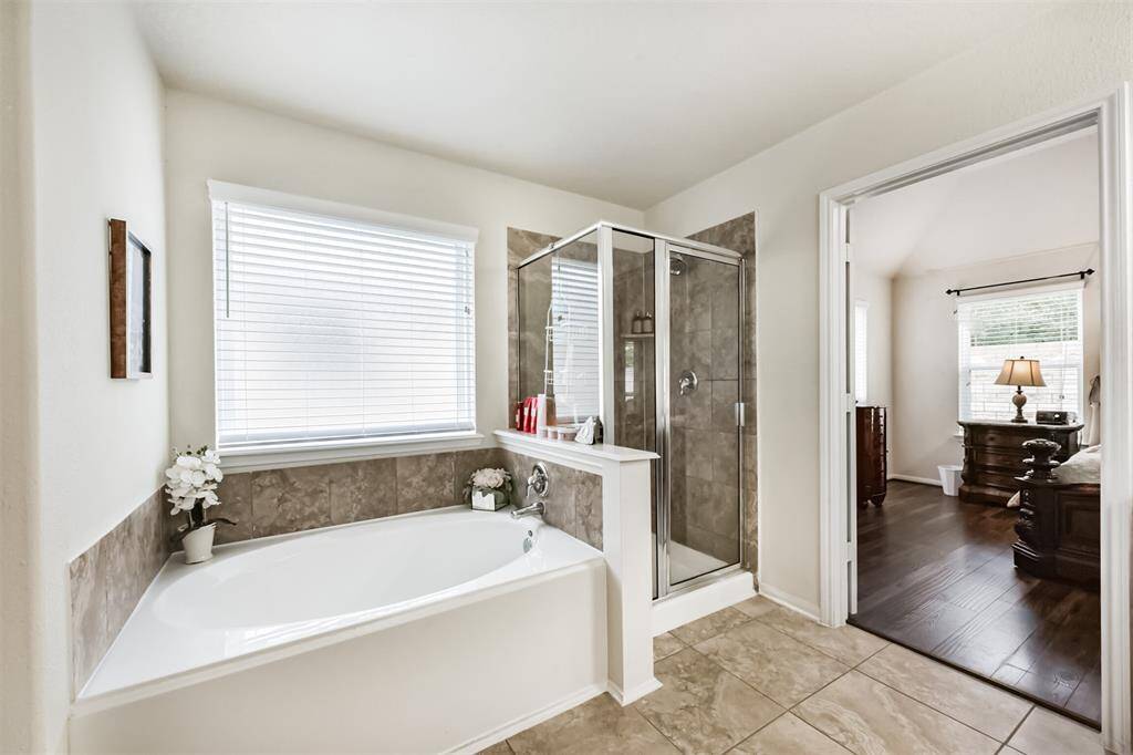 Relax after a long day in this soaking tub!
