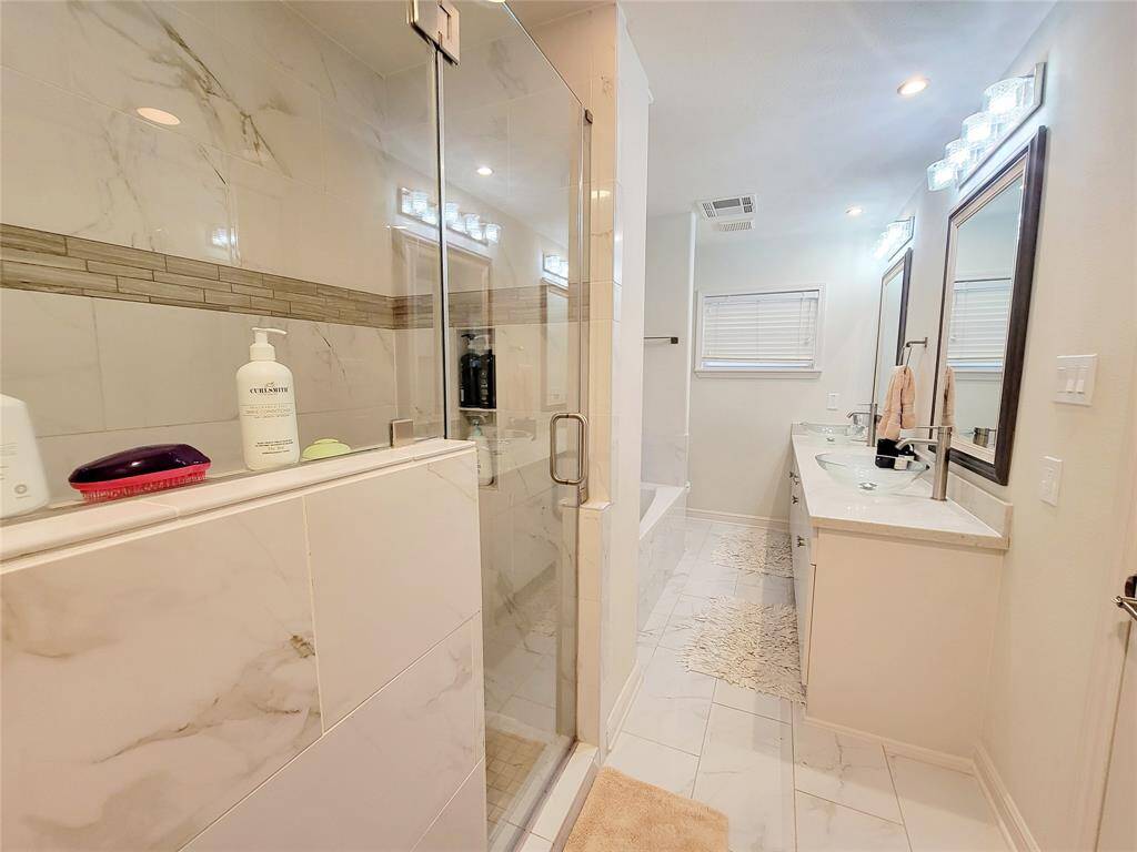 Master bath, large shower.