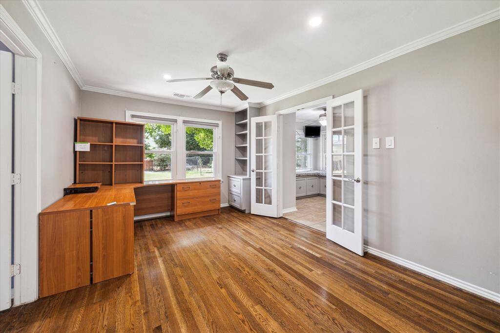 Flex room adjacent to kitchen and living room, was recently used as a home office / study, but would also function well as formal dining room