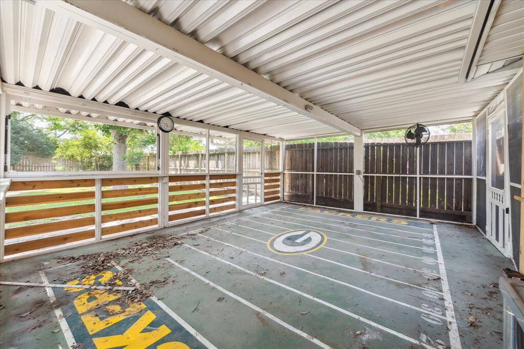 More screened porch, perfect for game day!