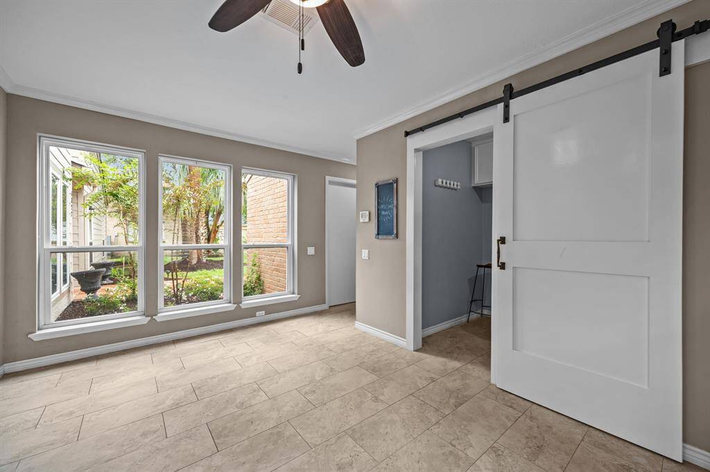Bright open window out to the front add so much natural light into this kitchen and breakfast room.