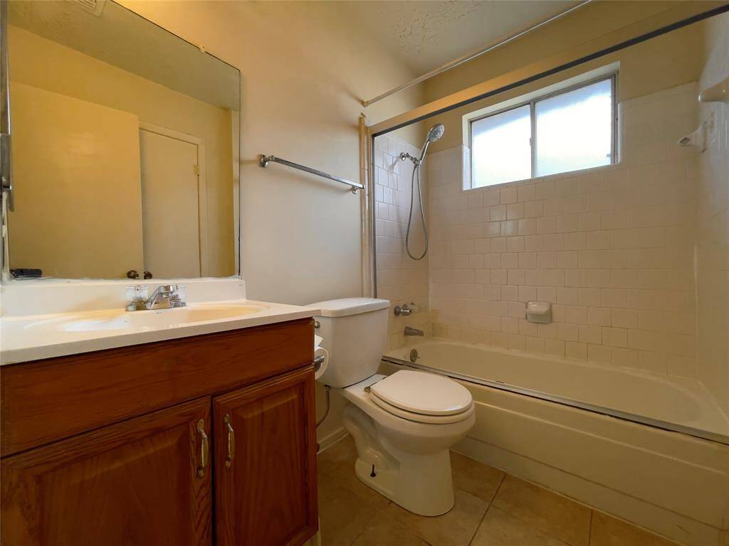 Secondary or Guest bathroom