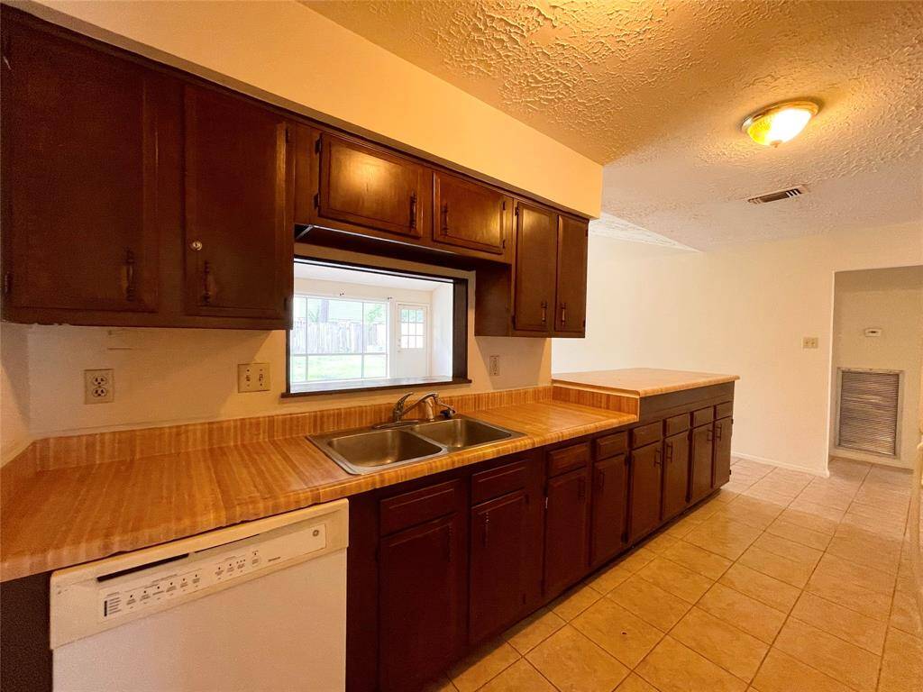 Another view of the kitchen.