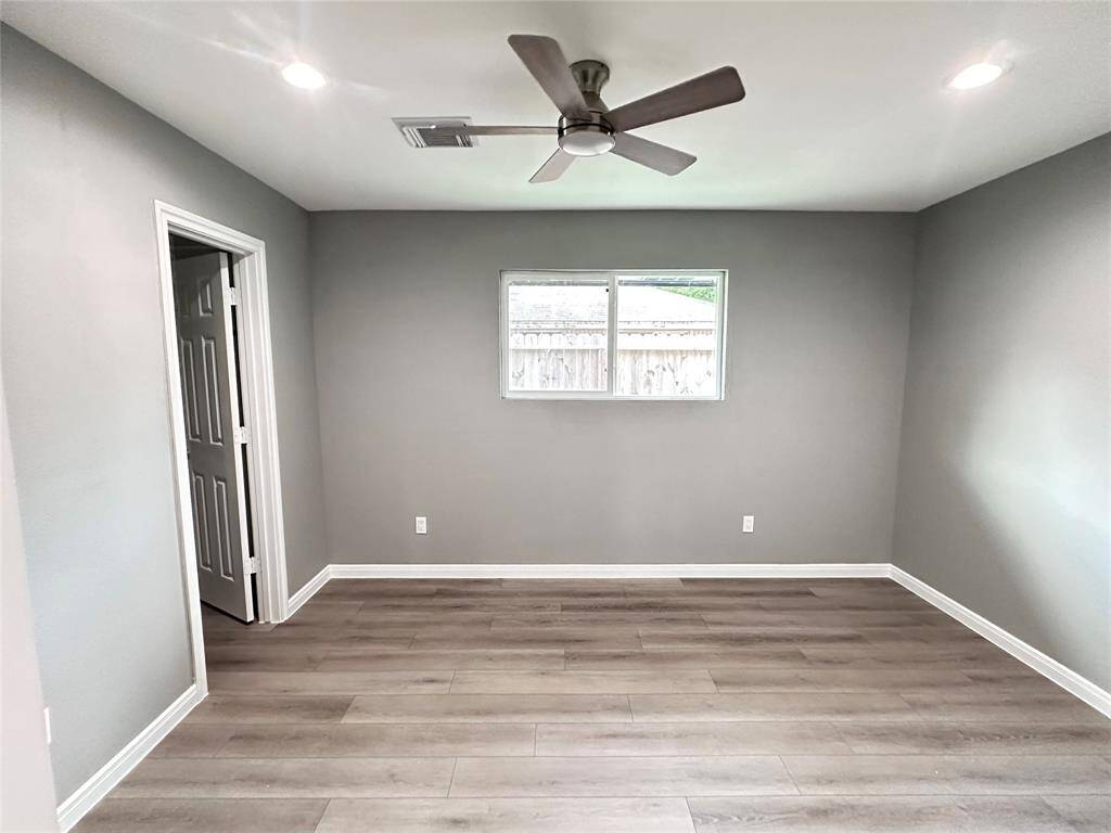 Back bedroom/Primary