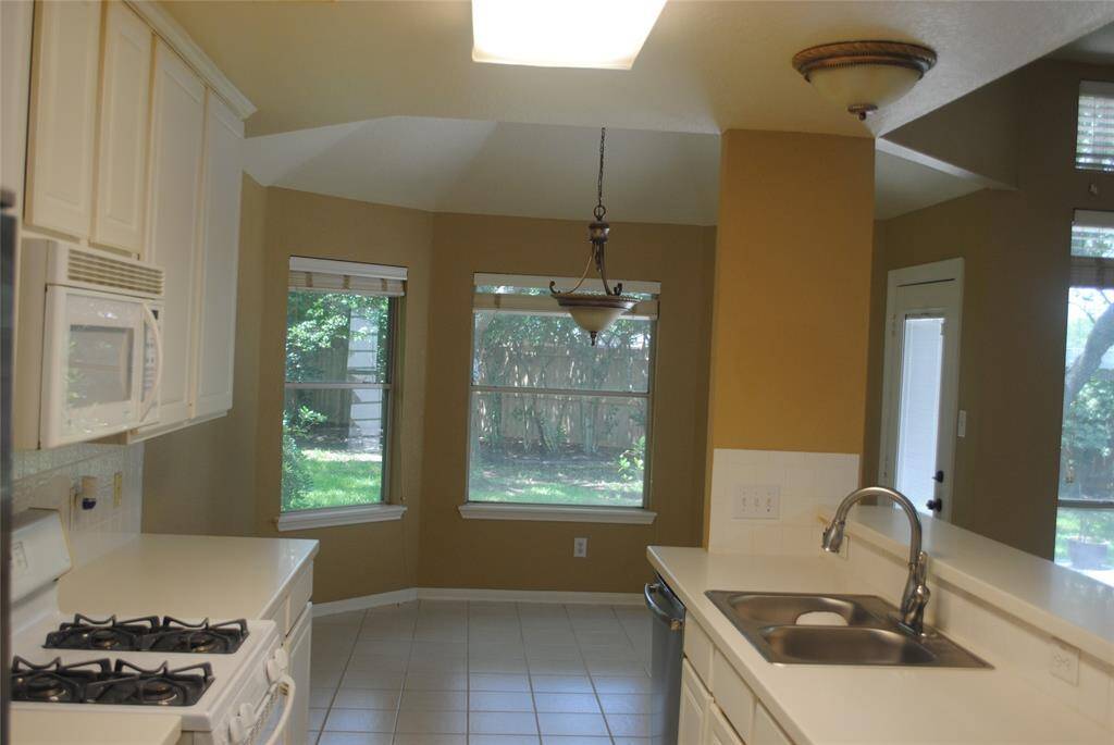 Kitchen/Breakfast Area