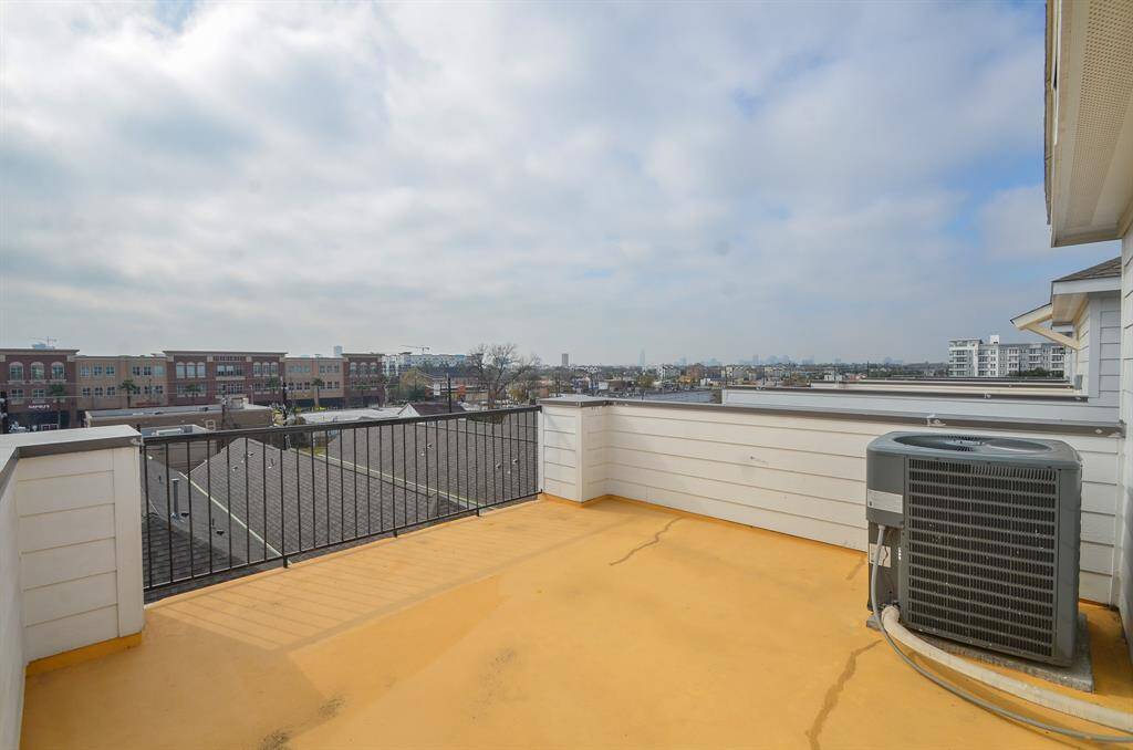Fourth floor roof deck.  Stunning panoramic views of downtown, the medical center and the galleria.