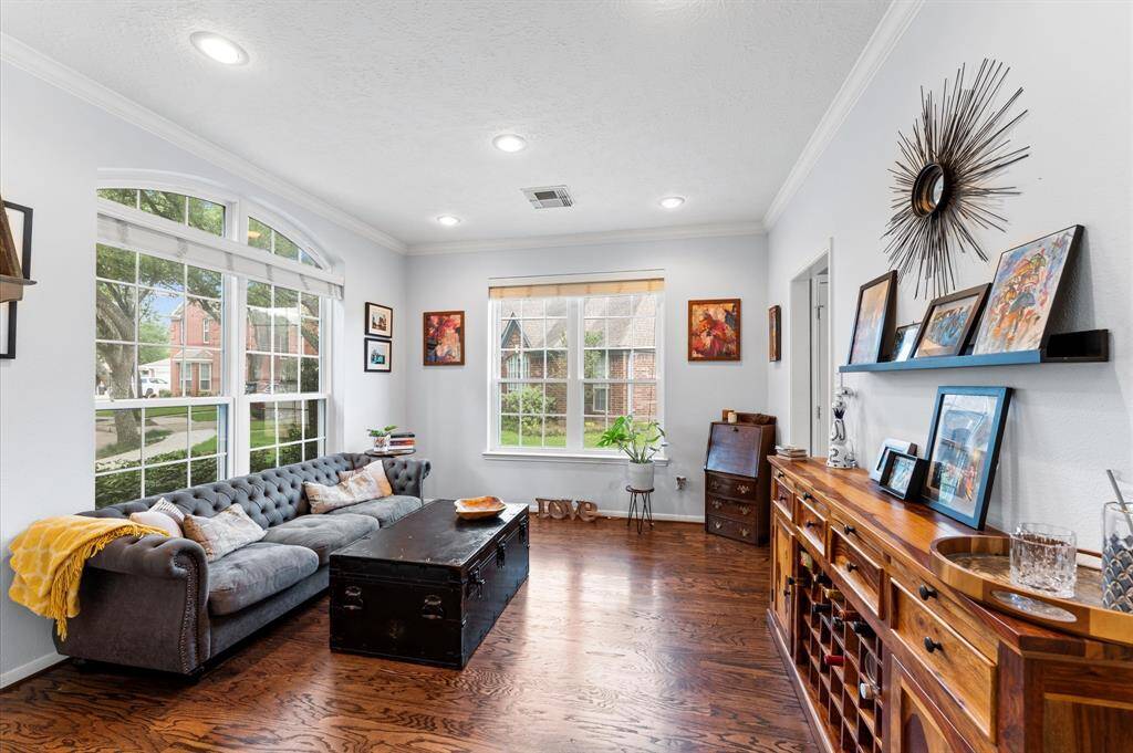 Formal dining or living!