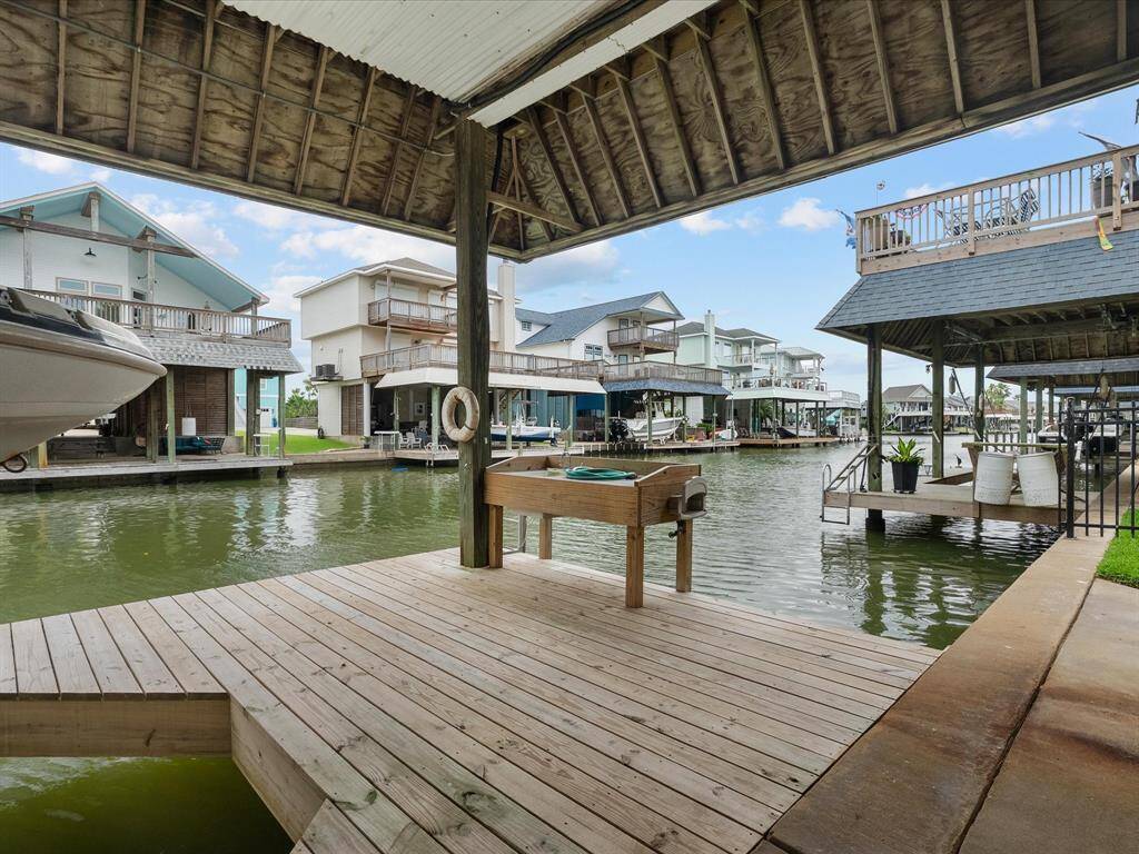 The boathouse showcases direct access to the water, plenty of space for fishing and fish cleaning table with water!
