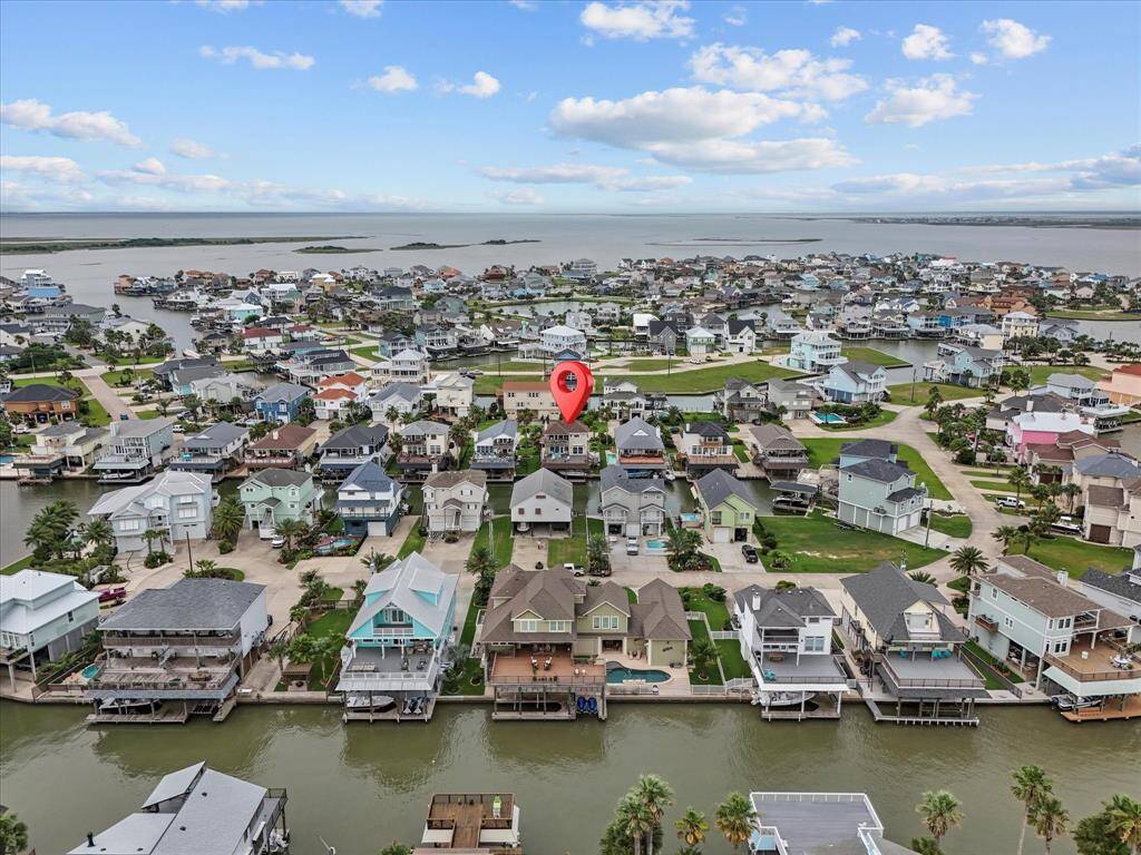 Westerly Drive is situated within the vibrant Tiki Island waterfront community.