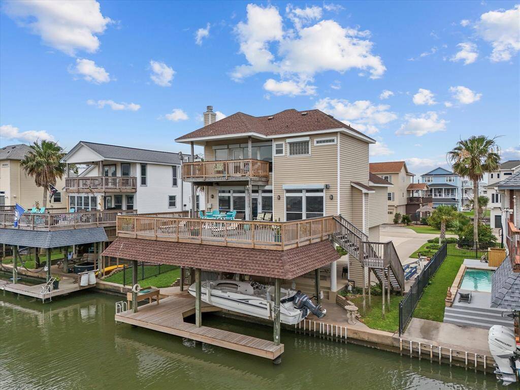 A separate staircase provides direct access to the main deck.