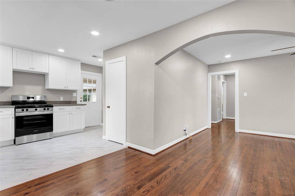 Dining area off kitchen