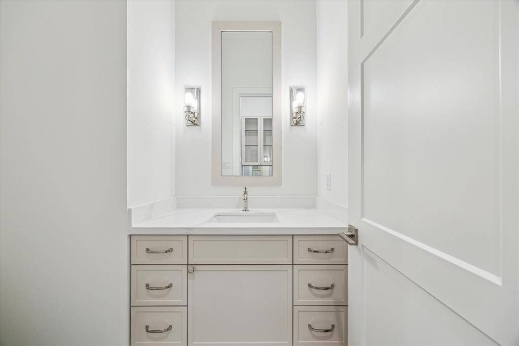 A powder bath with attention to detail.