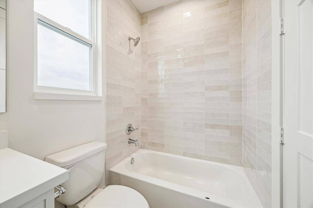All rooms with dedicated full baths.