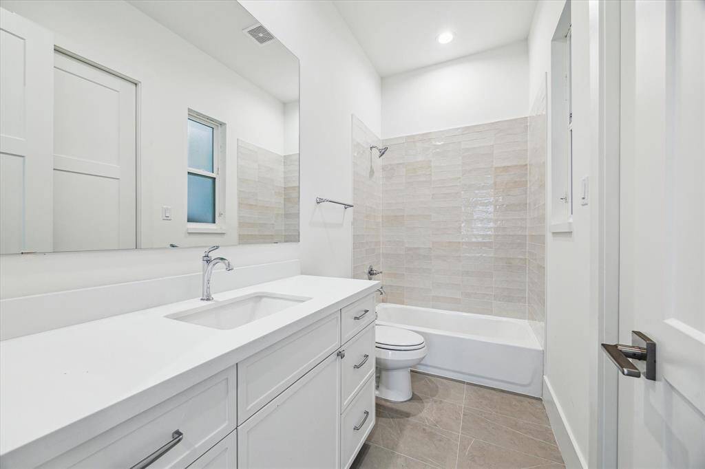 Full dedicated bath.