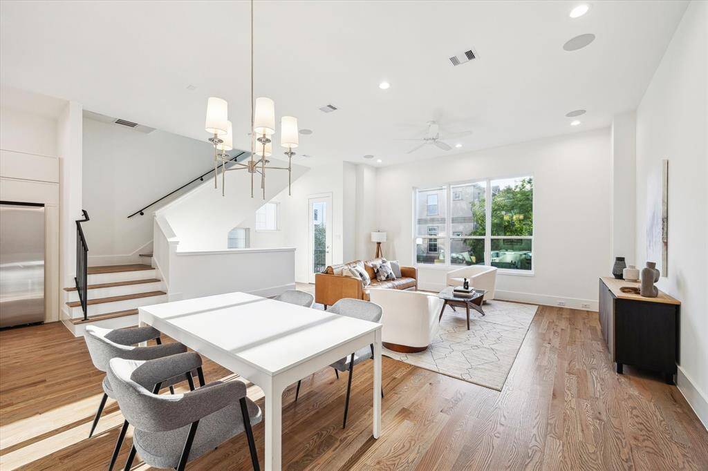 An ideal dining area overlooking living and kitchen. An open and transitional layout.