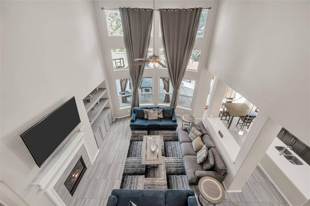 Overview of the living room from the upstairs balcony.