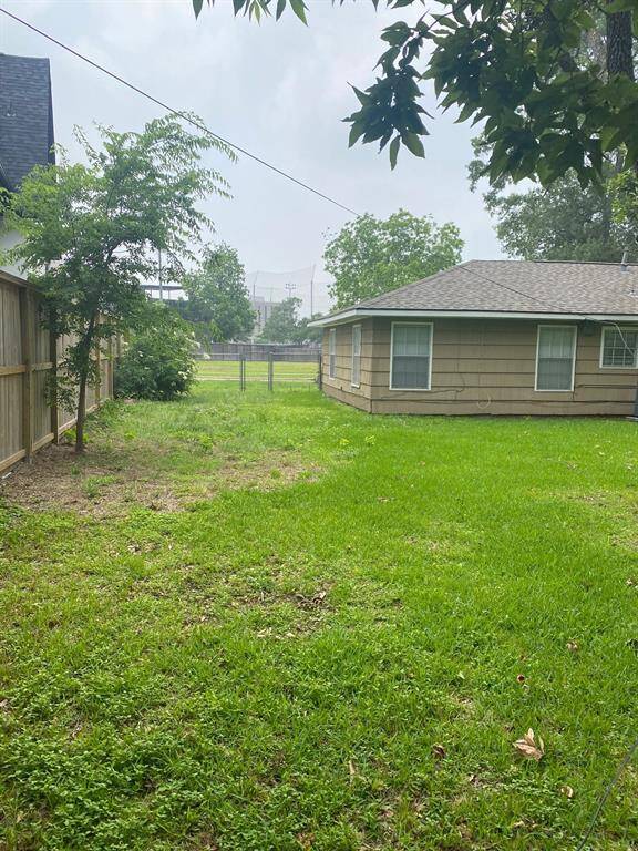 View of side yard