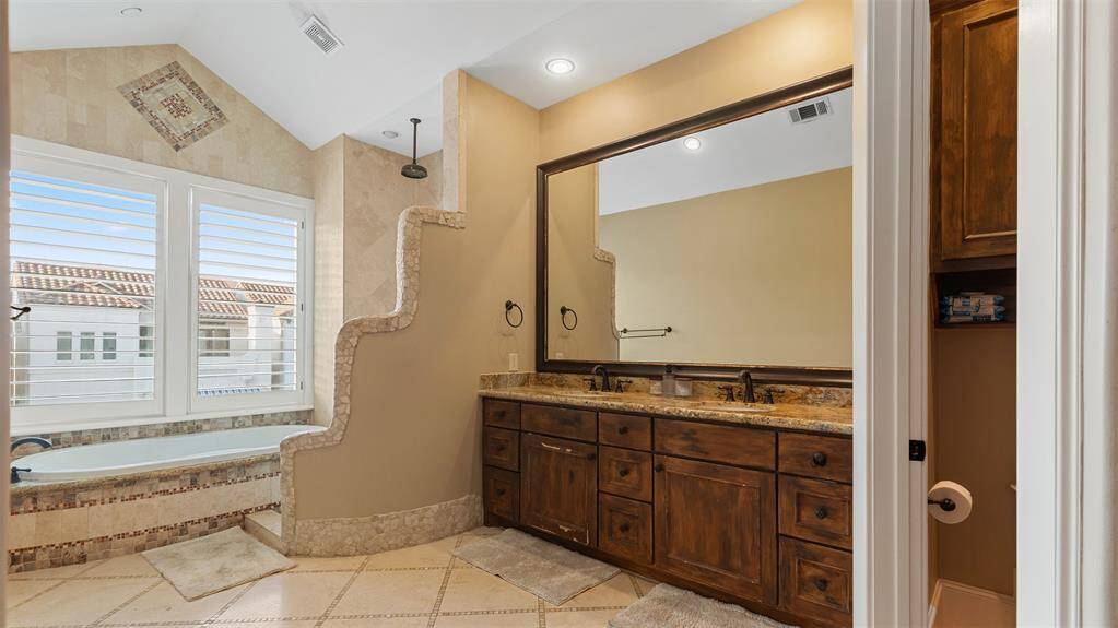 Lavish primary en suite bathroom