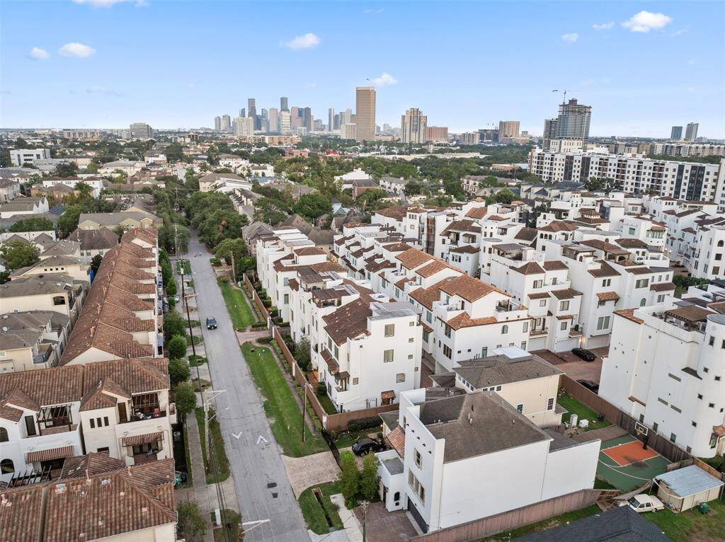 Breath taking views of Downtown to be enjoyed form your private 4th story patio