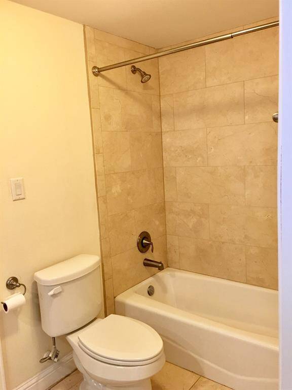 Guest bath shower/tub