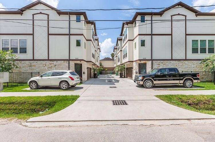 Montauk Court, a 6 unit complex with 2 extra parking spaces for residents. Centrally located, minutes from downtown, the galleria , energy corridor, memorial park and Washington Avenue.