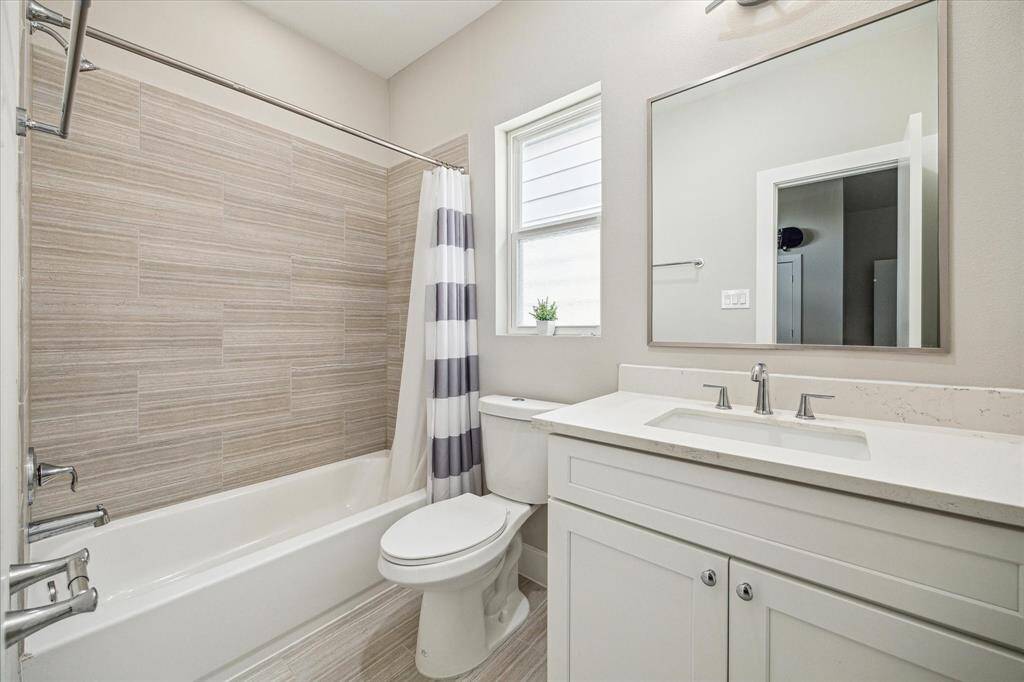 Bedroom 3 en-suite bathroom