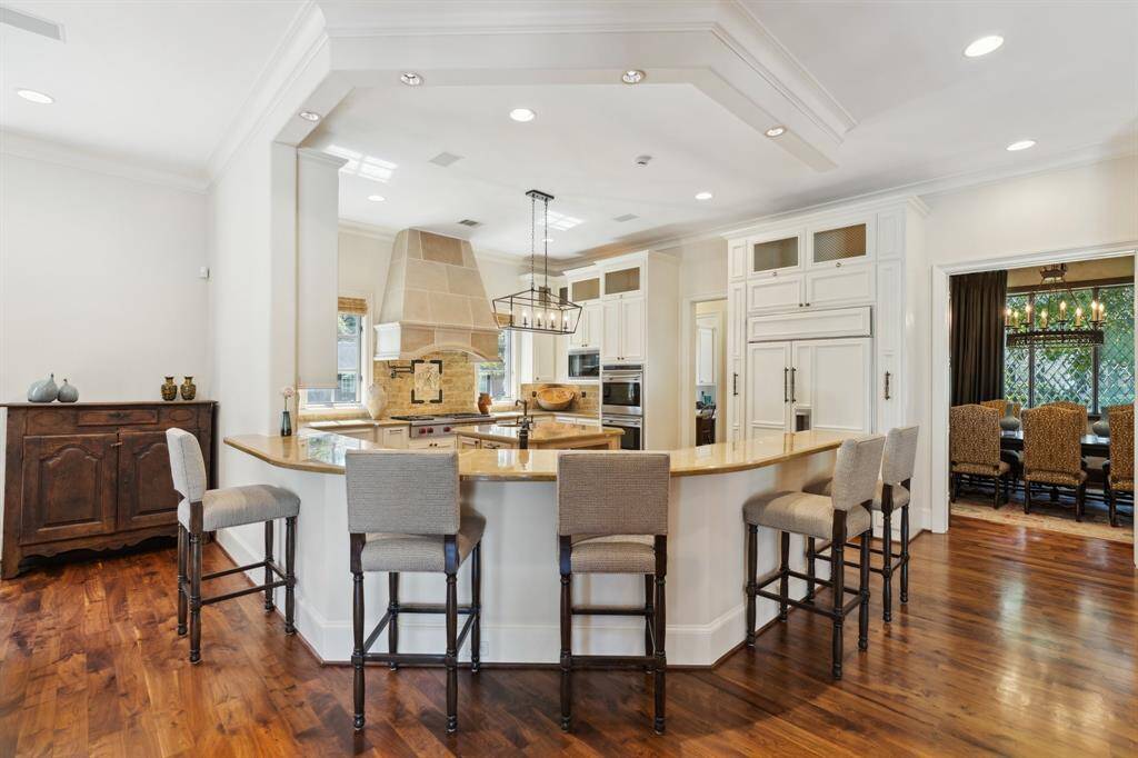 Kitchen that opens up to the breakfast area/family room.