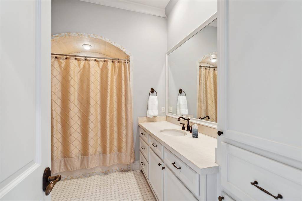 The ensuite bathroom for bedroom #2.