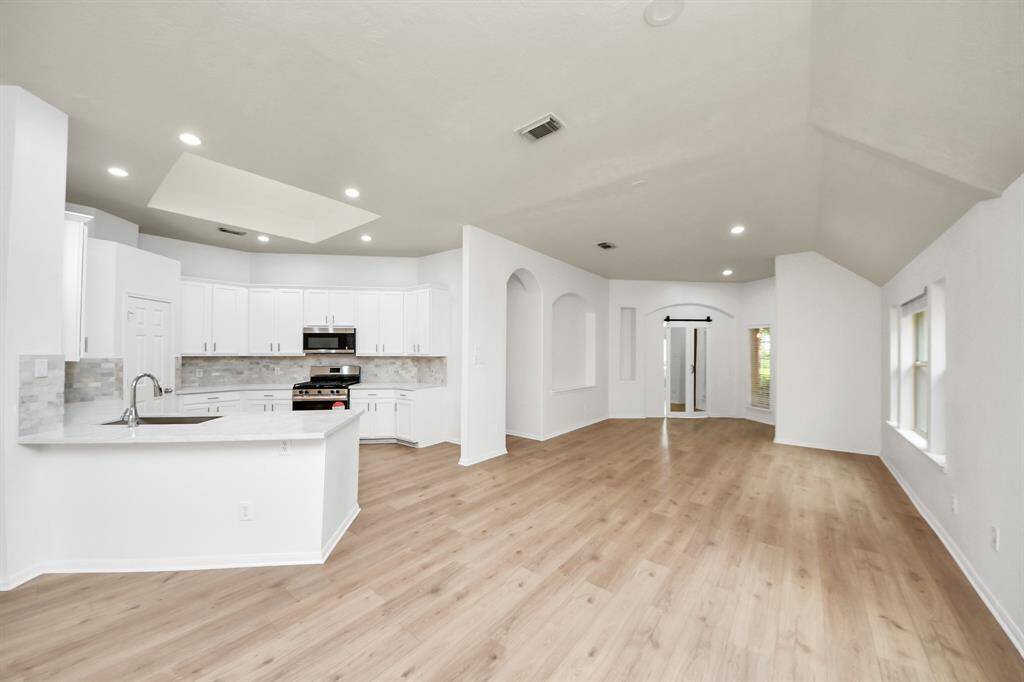 Imagine all the possibilities in this open space!