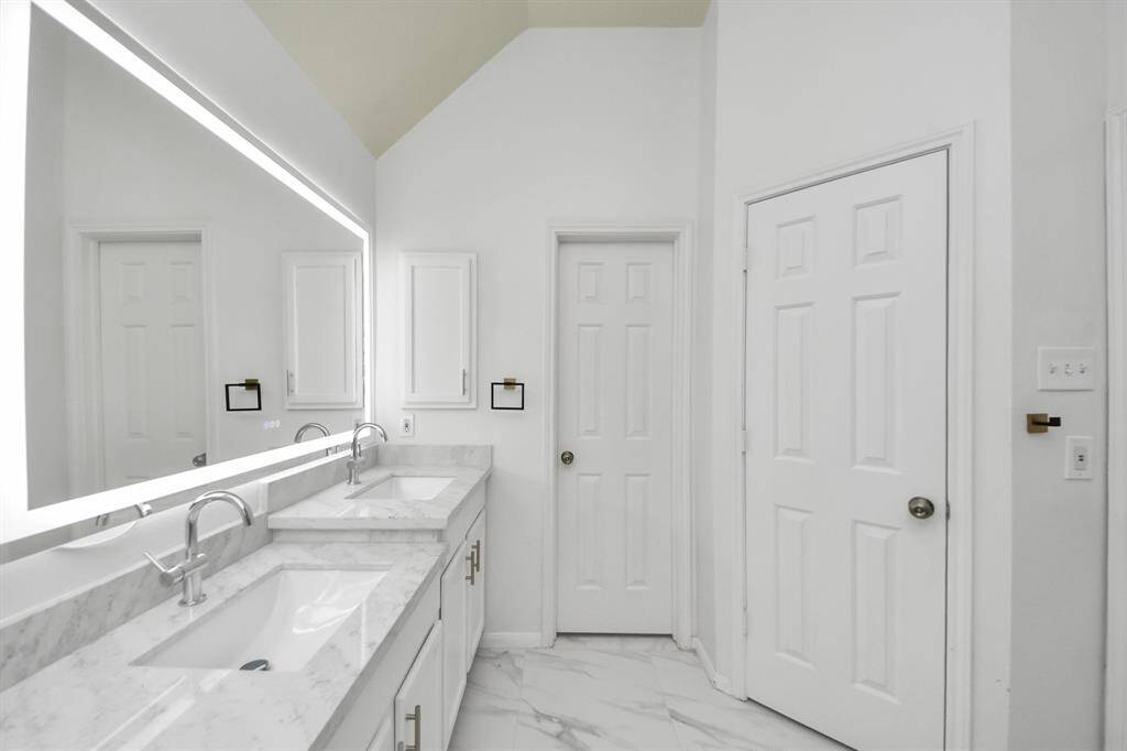 En-suite bath is a dream!