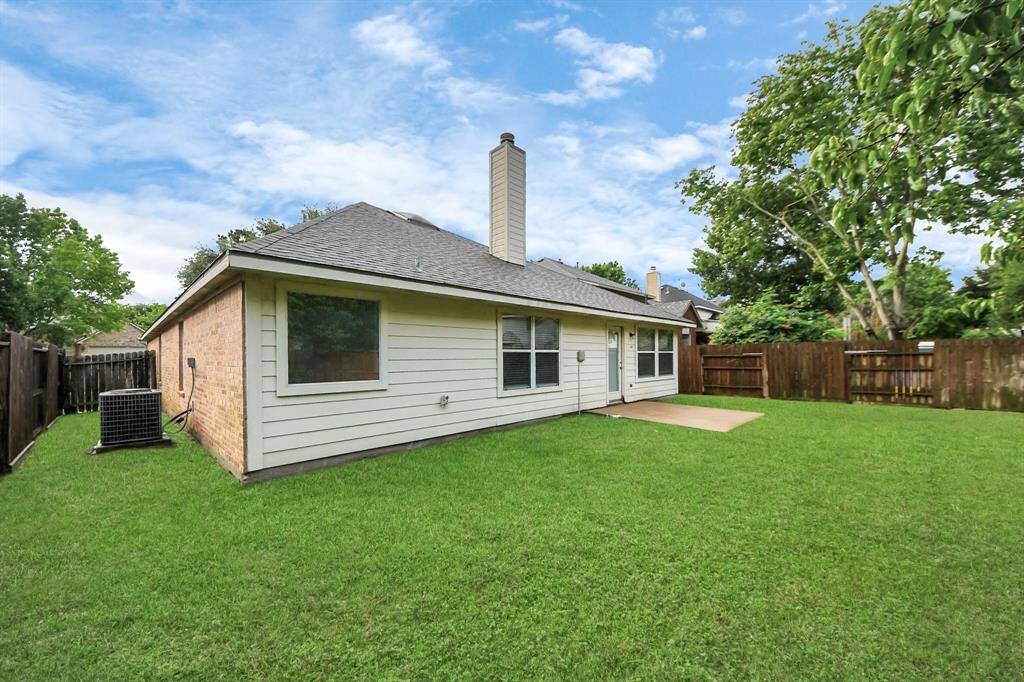 Outdoor patio/deck for entertaining! Imagine all the possibilities here.