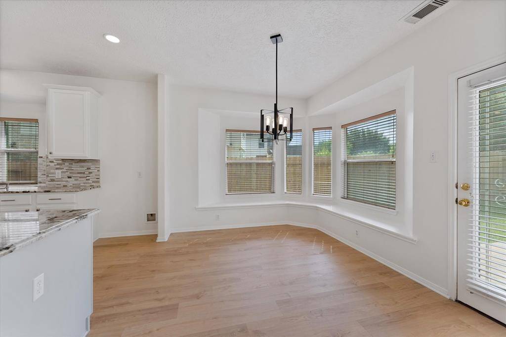 Breakfast nook... with green views!