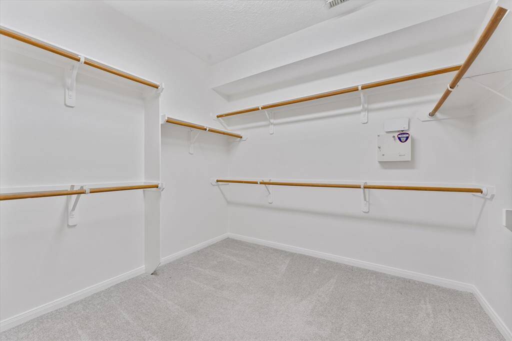 Master walking closet...