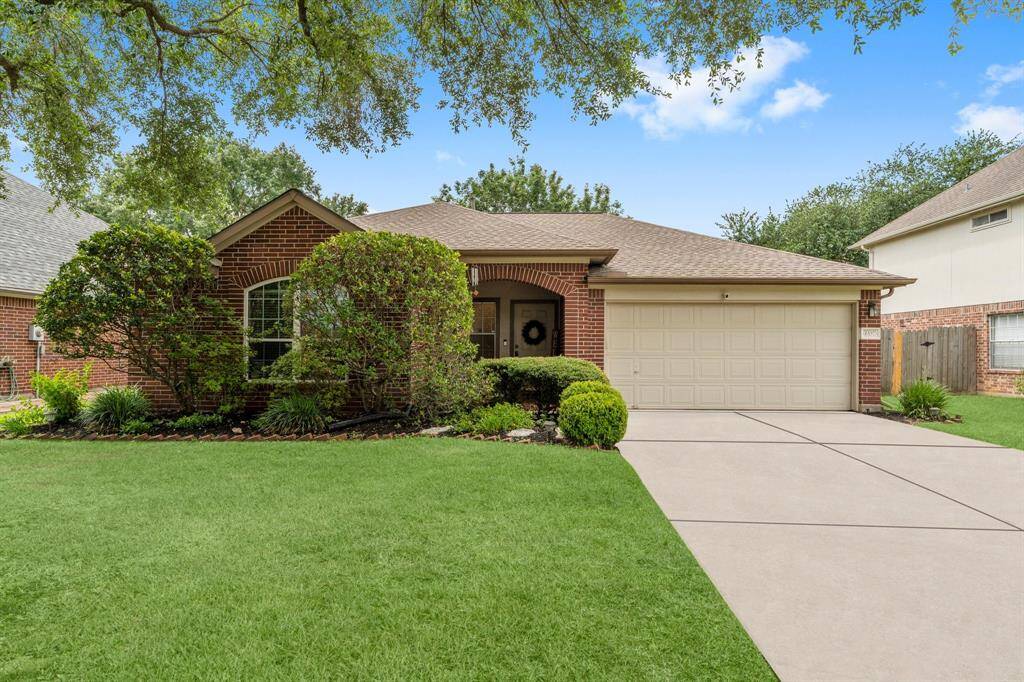 Wonderful opportunity for a single story home in the Champions Point Village Neighborhood. A deed restricted neighborhood with an awesome community fenced in pool/park area.