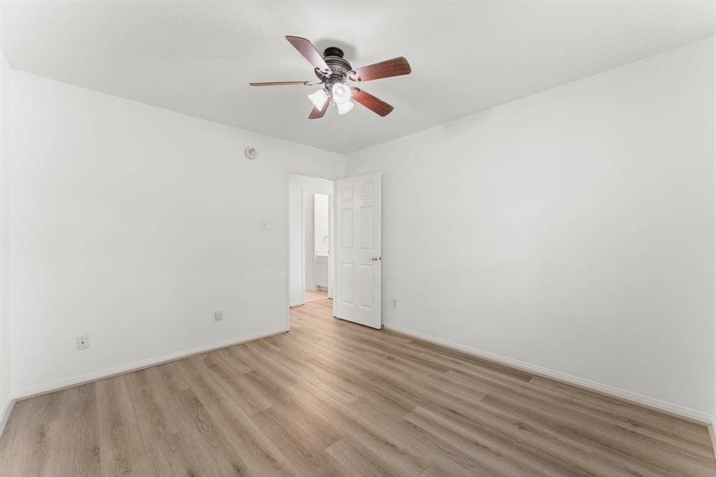Spacious room ready for furntiure!