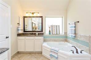 You can also enjoy a relaxing bath in the whirlpool tub plus it also offers a convenient separate shower.