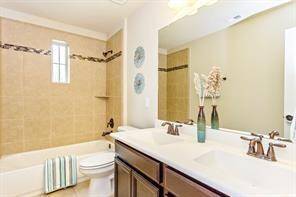 Guest bathroom.