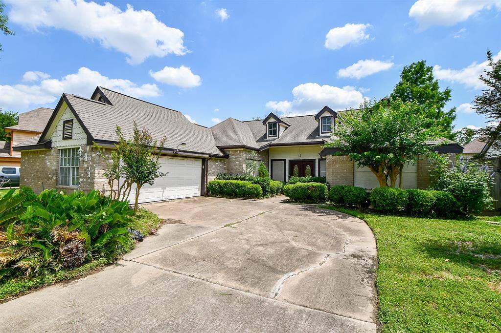 Welcome to 6314 Modesto Drive. This one story home is located in the subdivision of Altamira in Alief. This neighborhood is lovely, a part of the Mission Bend Civic Association.