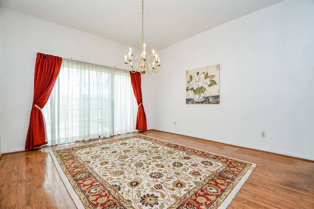 A closer look at the dining room.