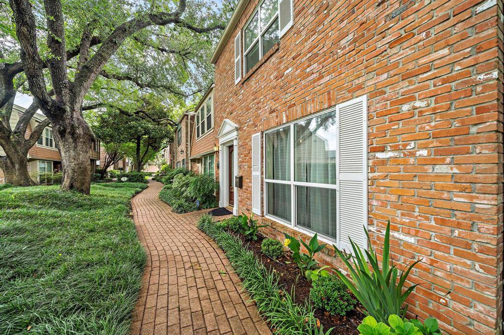 The park has many walking paths. The mature trees and benches create ideal space for relaxing while reading your book or chat with neighbors.